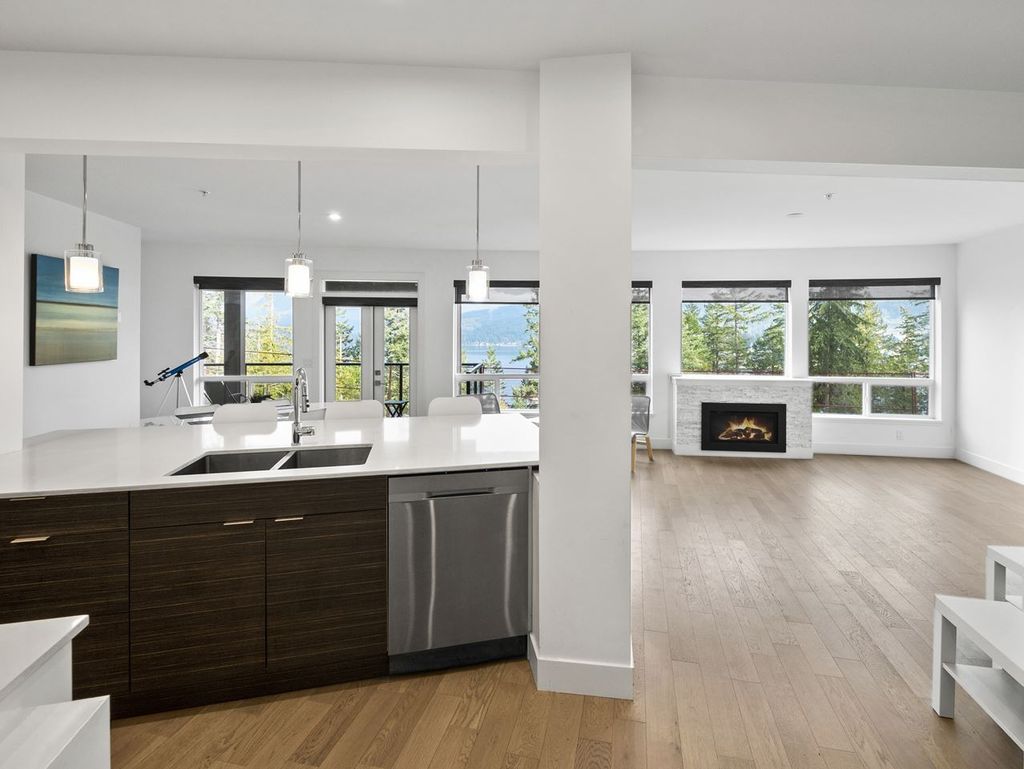 listing image 1102495722160990493