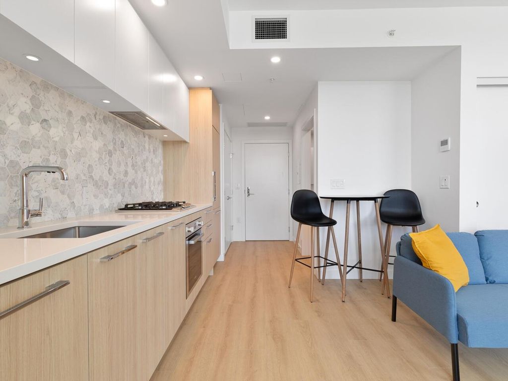 listing image 1102512936436478375