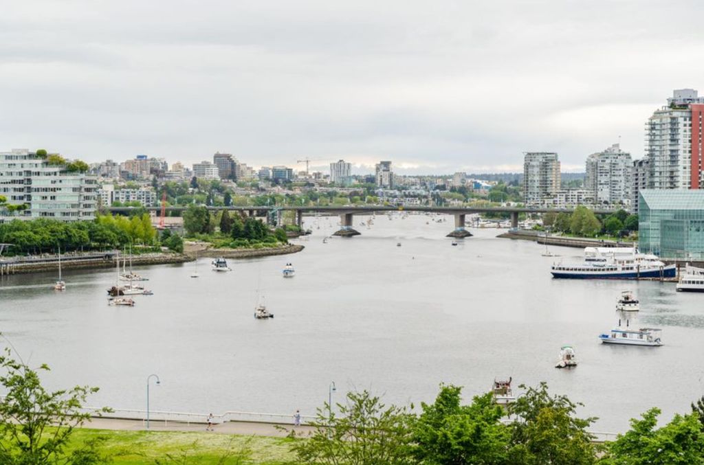 listing image 1106168171608576484