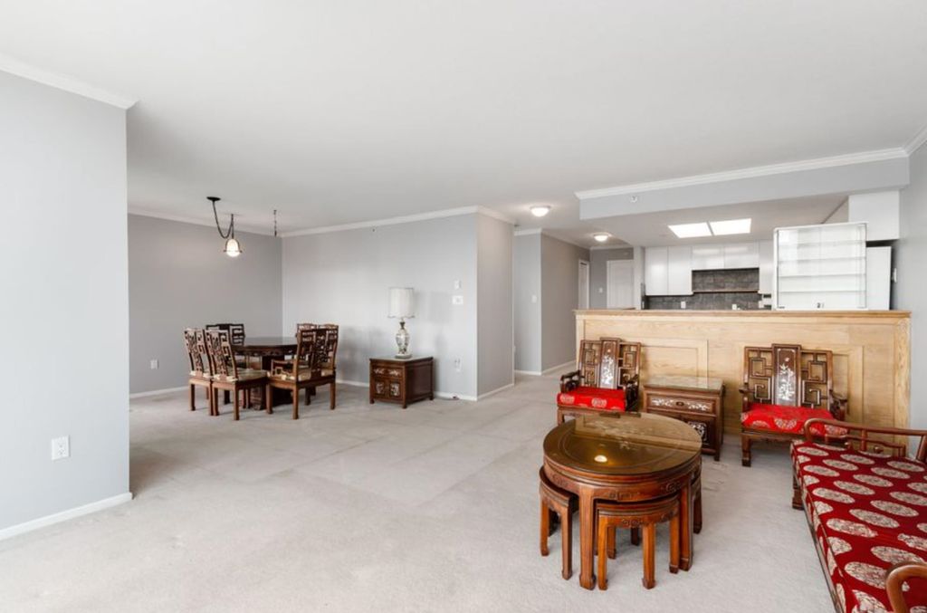 listing image 1101500492841873473