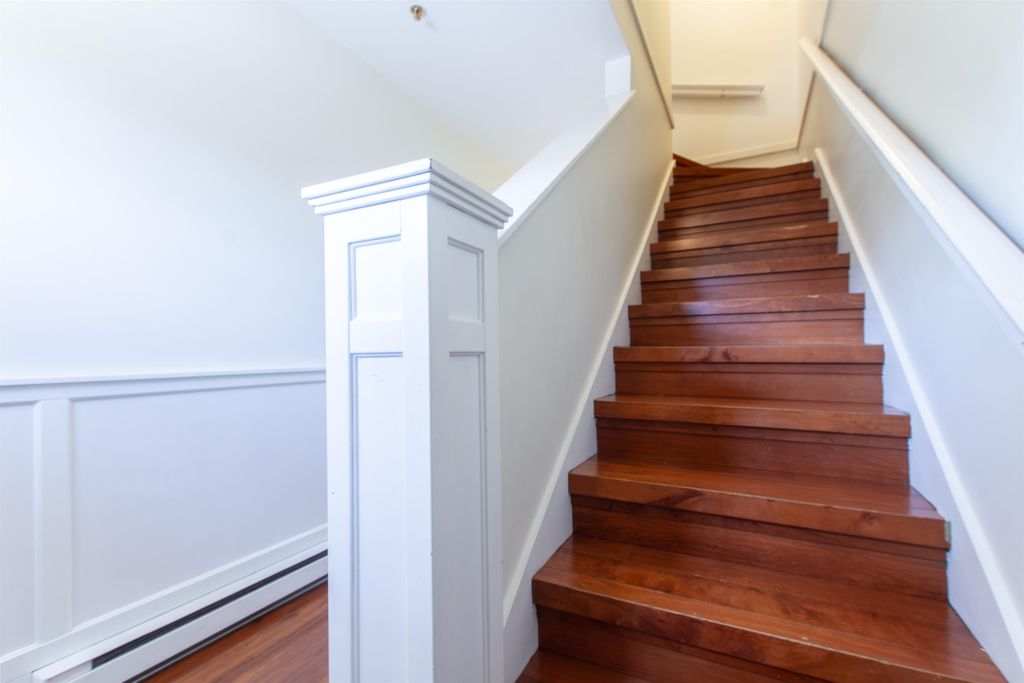 listing image 1106629565100169663