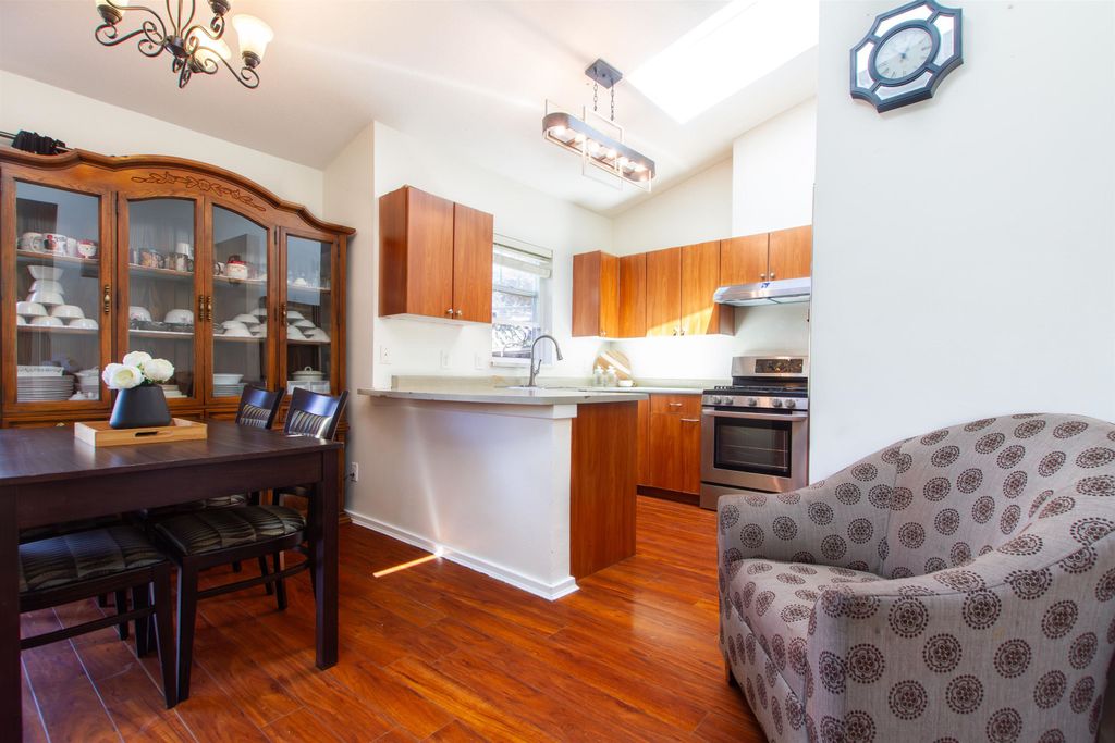 listing image 1106303469127040641