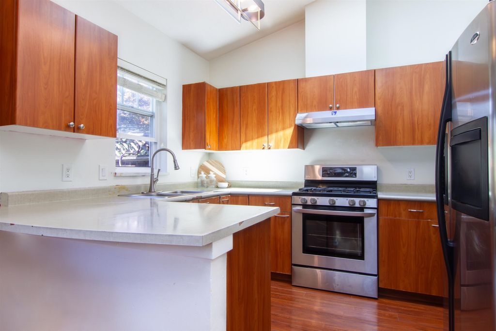 listing image 1109478222711890907