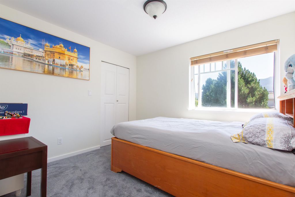 listing image 1101618106729161986