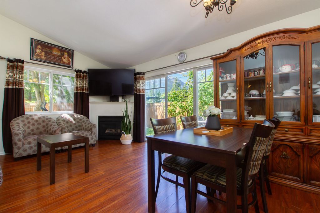 listing image 1102855779571872210
