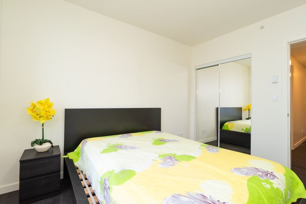 listing image 1104429120624861443