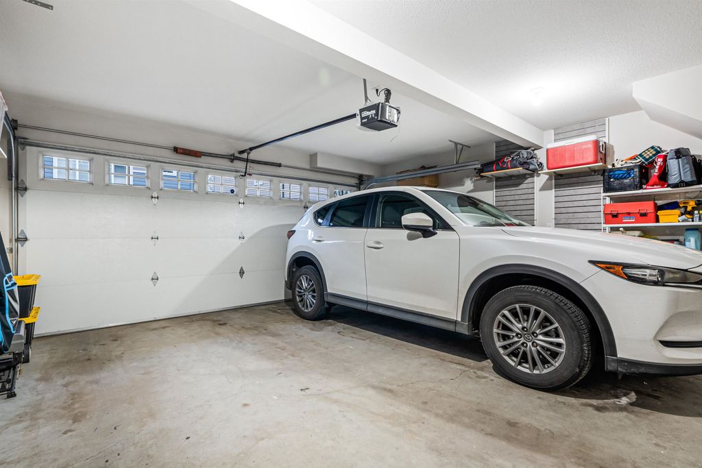 listing image 1102644382143960153