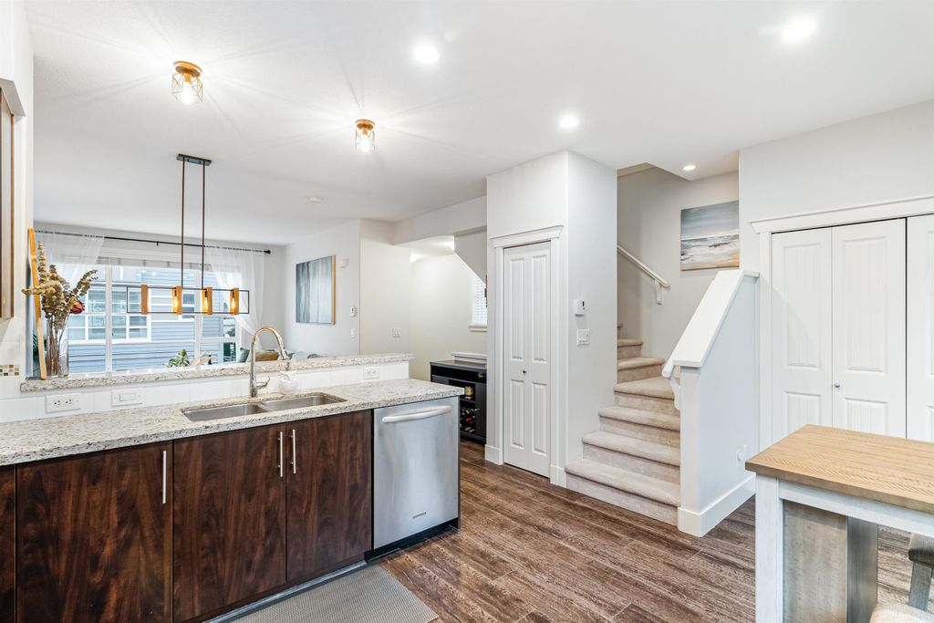 listing image 1102244413346605203