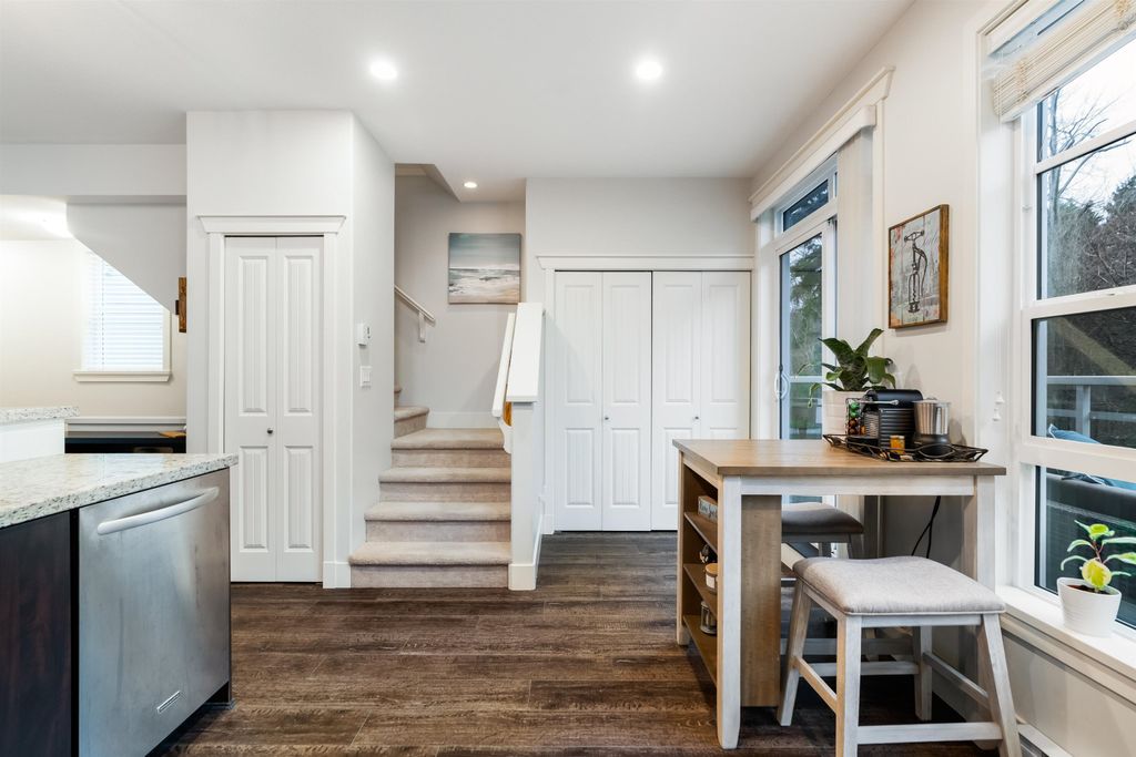 listing image 1107446319766939261