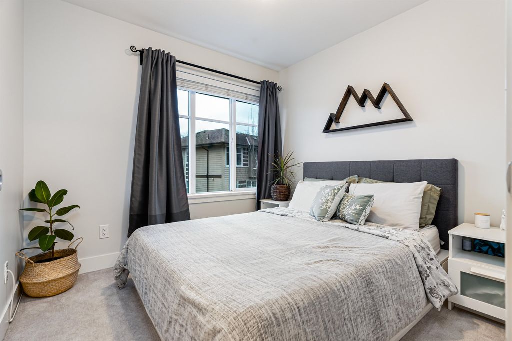 listing image 1104538732602841237