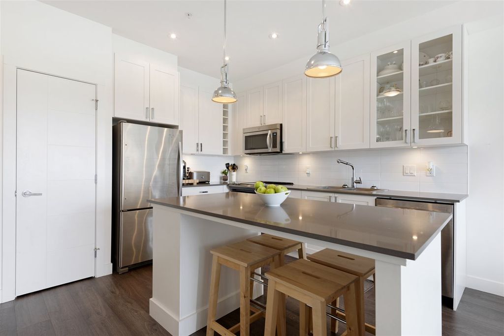 listing image 1101379705873546139