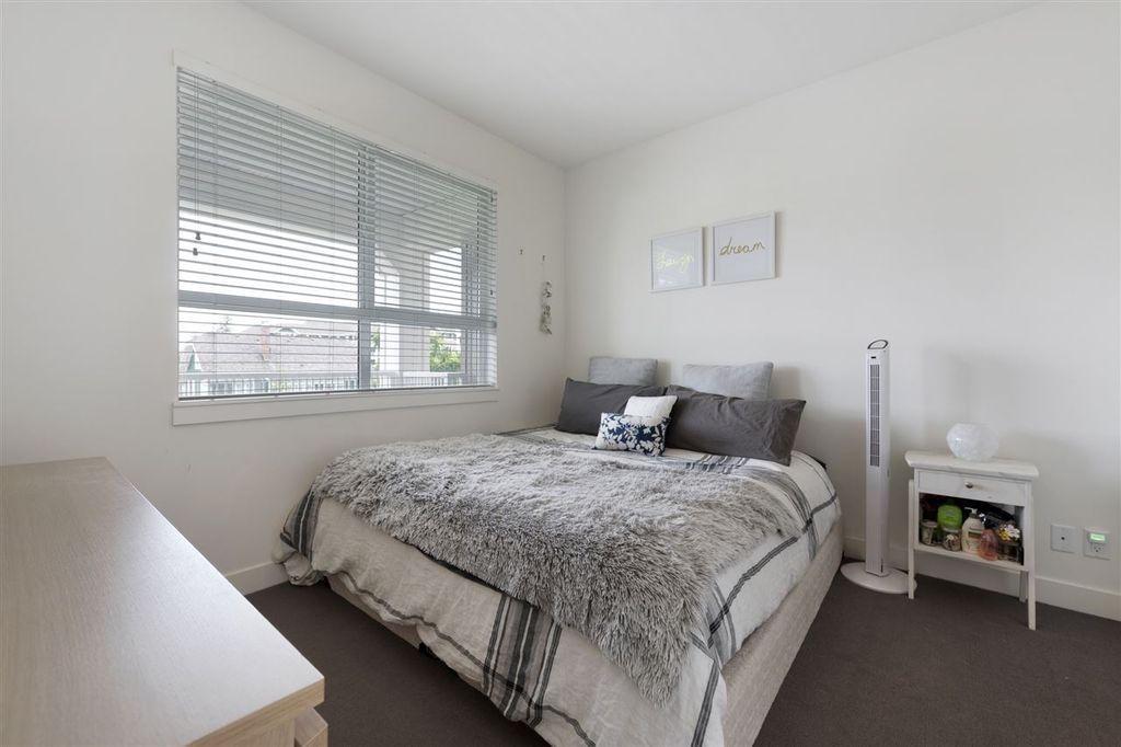 listing image 1101849994809331960