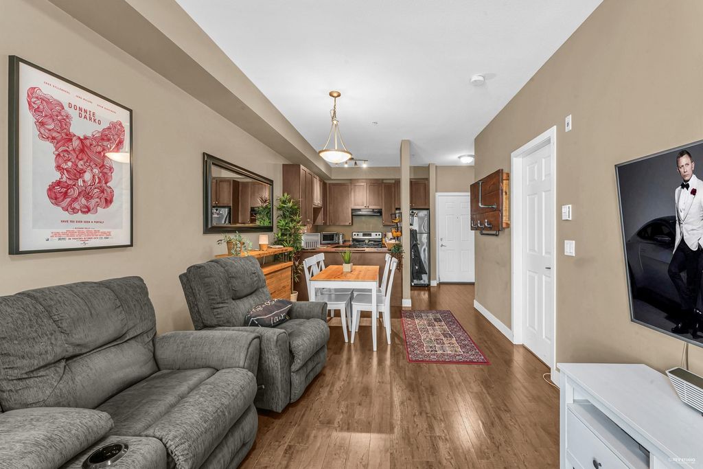 listing image 1106987993707336306