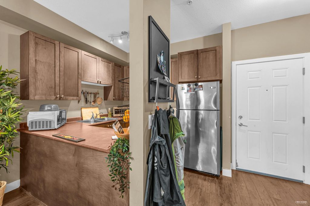 listing image 1105680153663143784