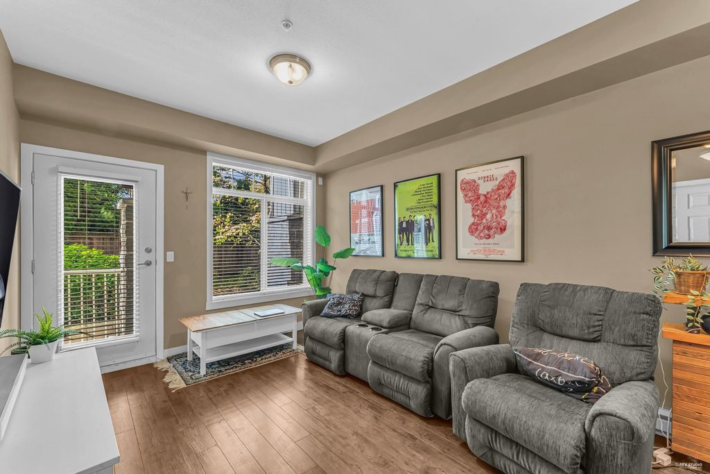 listing image 1106276958428338596