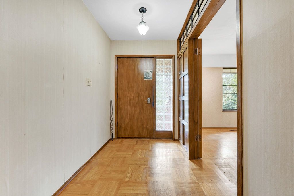 listing image 1104938936316214345