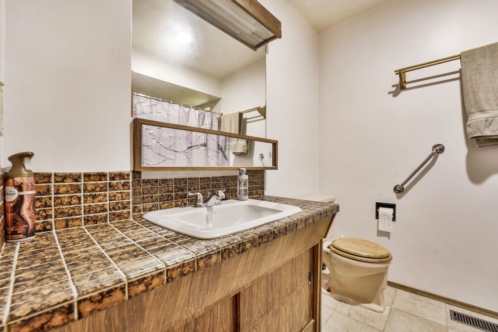 listing image 1108943659355936245