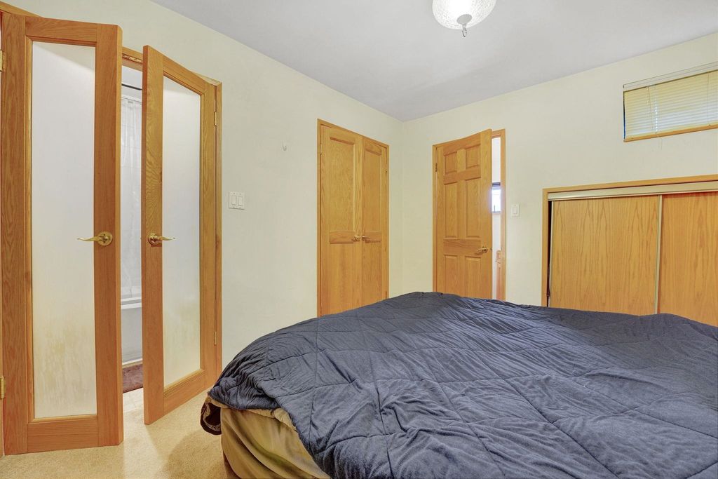 listing image 1107273202806810304