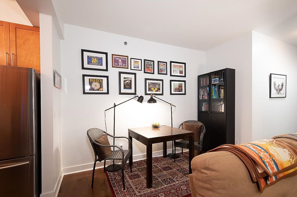 listing image 1100493211786297521