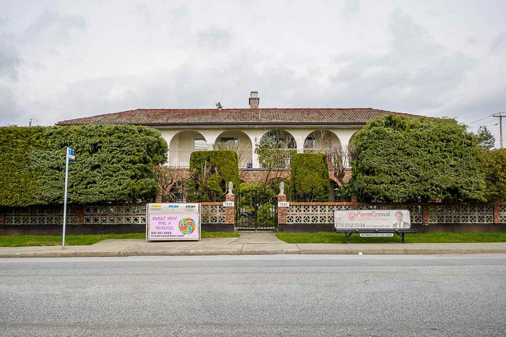 listing image 1109859238341379131