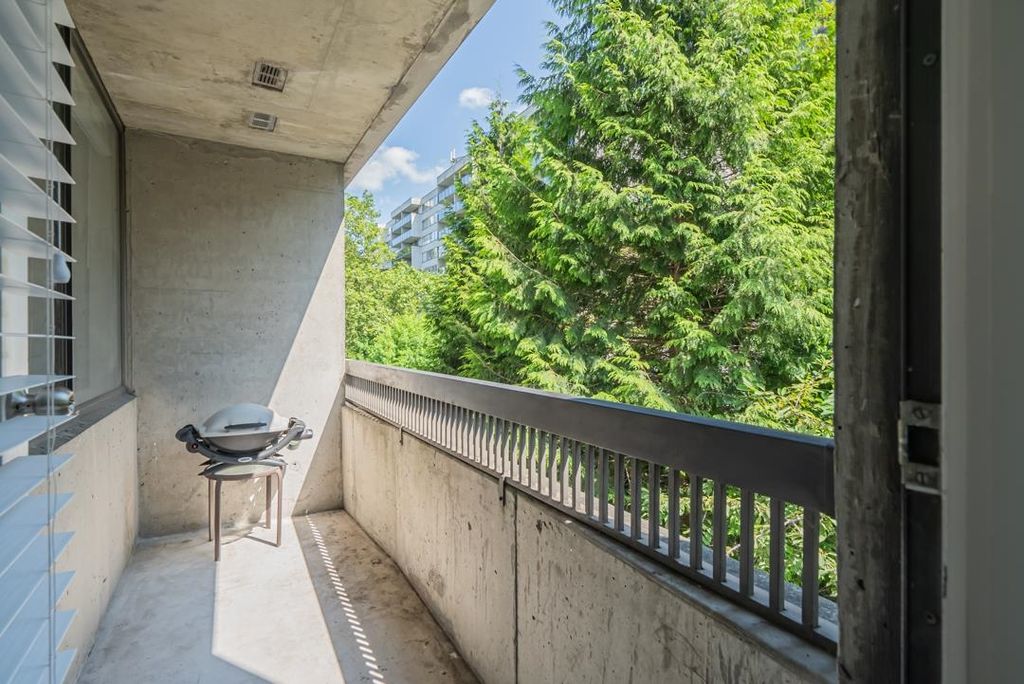 listing image 1104235562713405805