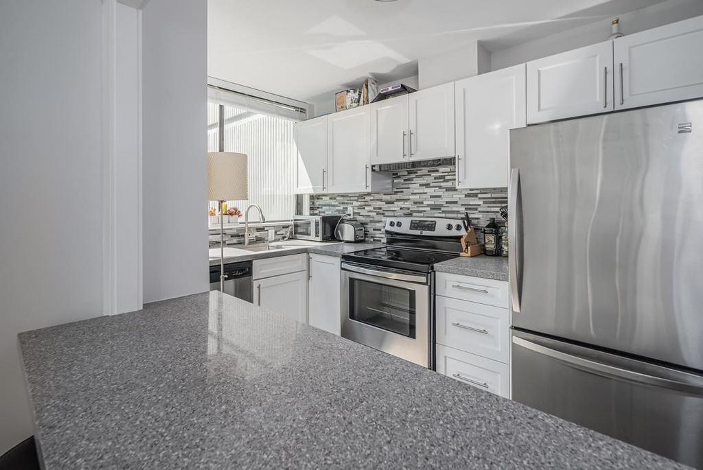 listing image 1102553300528426570