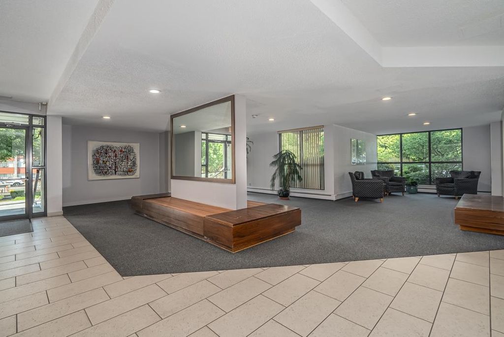 listing image 1107317357796371616