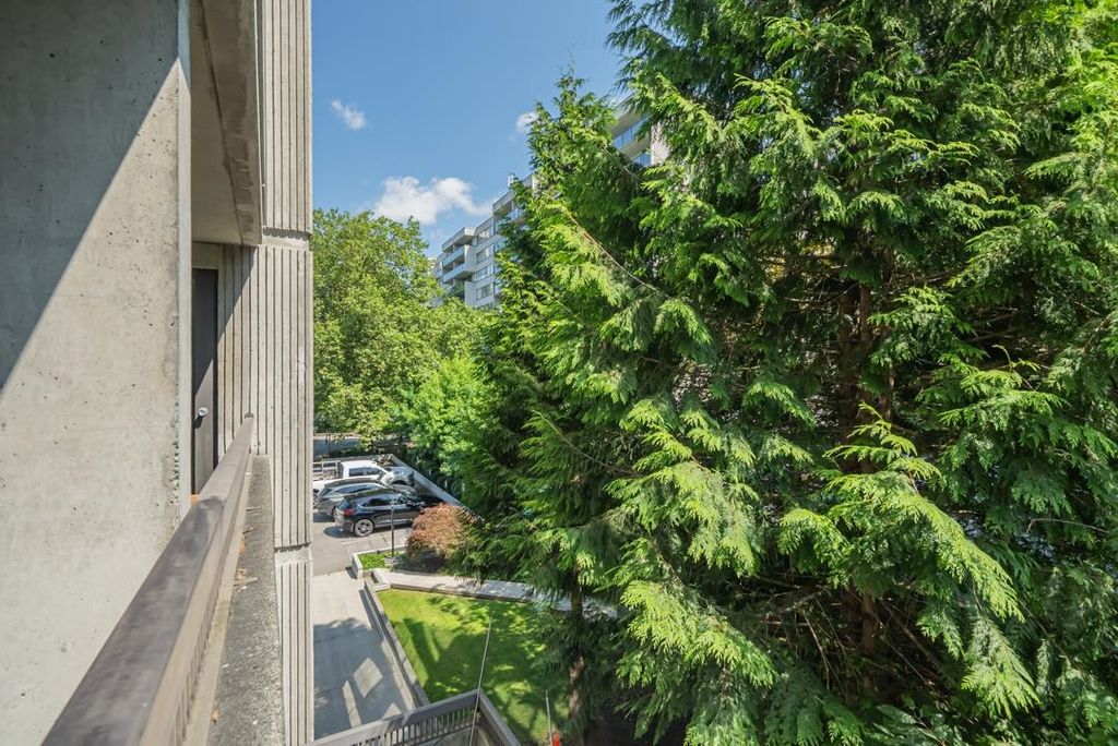 listing image 1101486761663961209