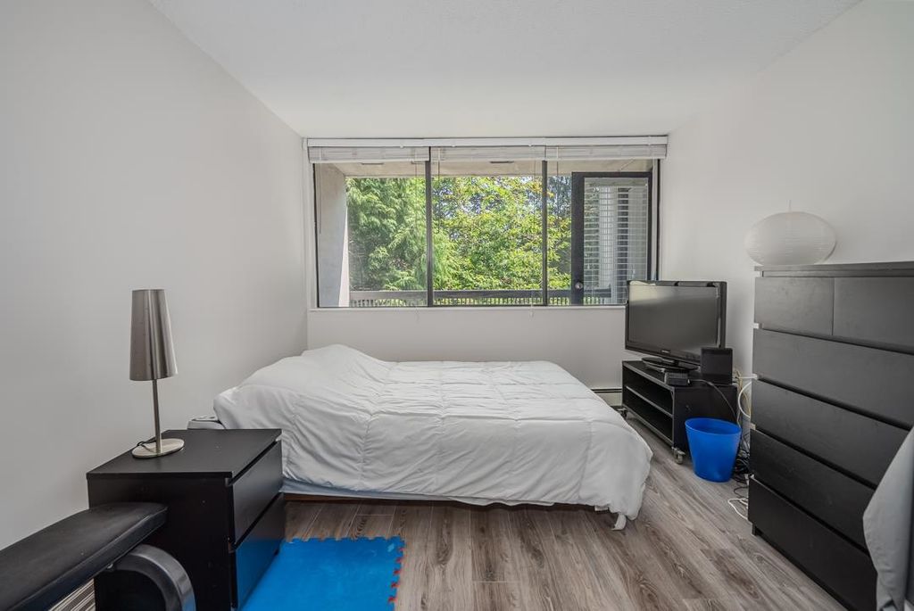 listing image 1107114524659802748