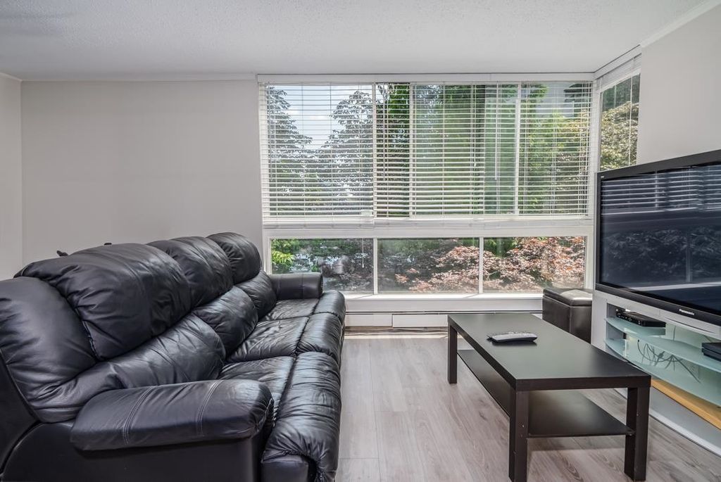 listing image 1101440114182363459