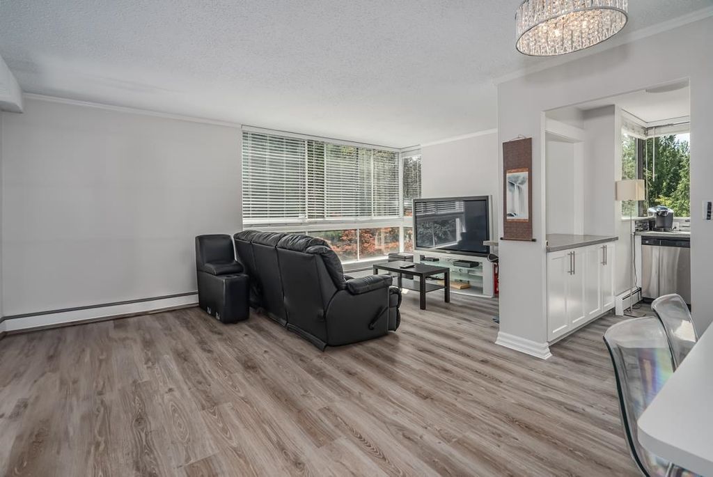 listing image 1102146966203177216