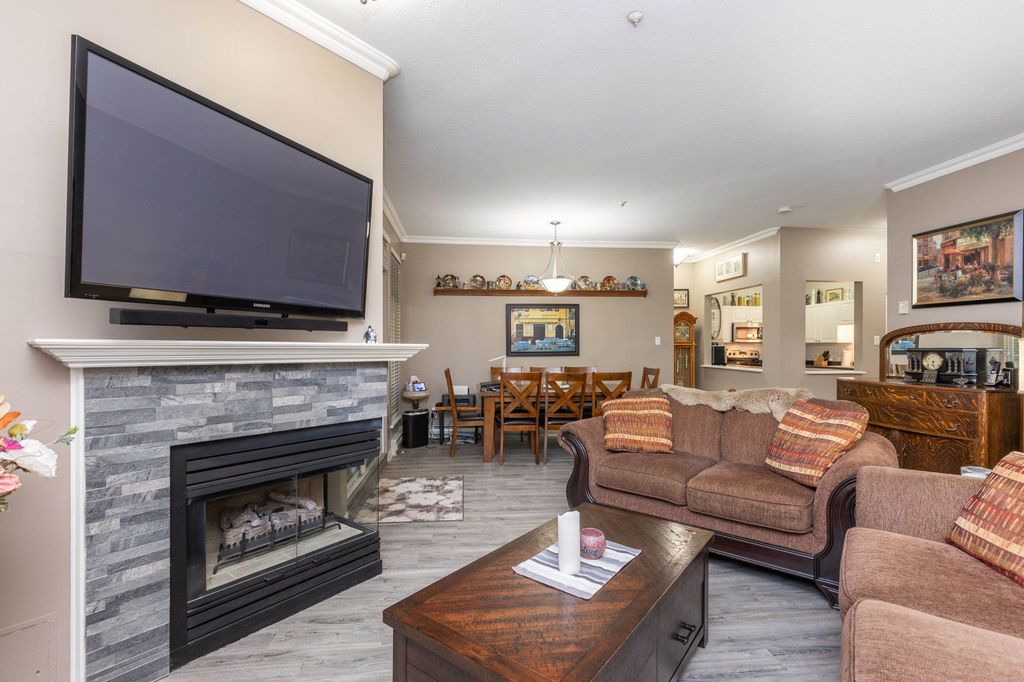 listing image 1105389592265381575