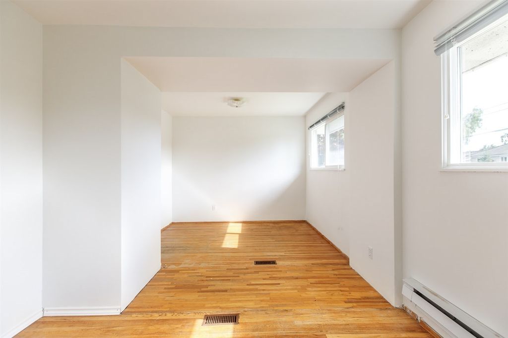 listing image 1106794933360343561