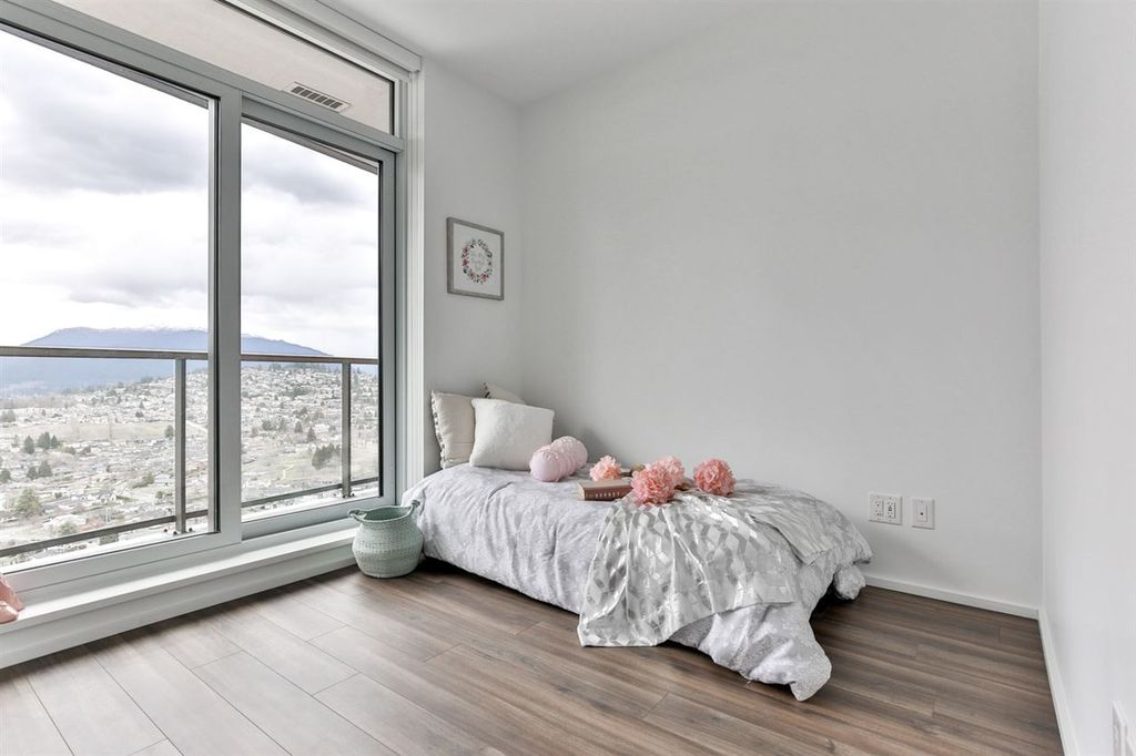 listing image 1106914787250377997