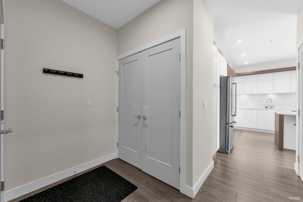 listing image 1105064423360075460