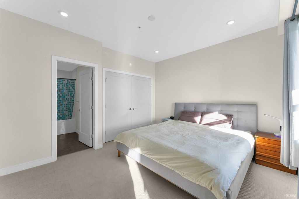 listing image 1106767180318209928