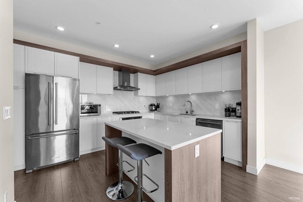 listing image 1102273815328844212