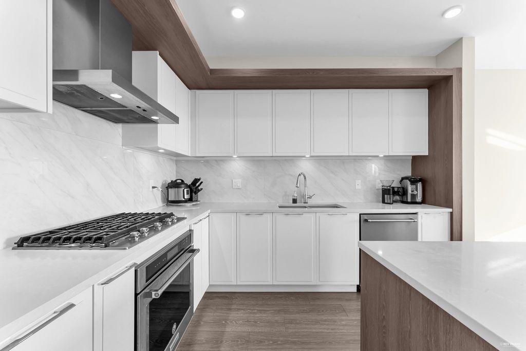 listing image 1103104573686182761