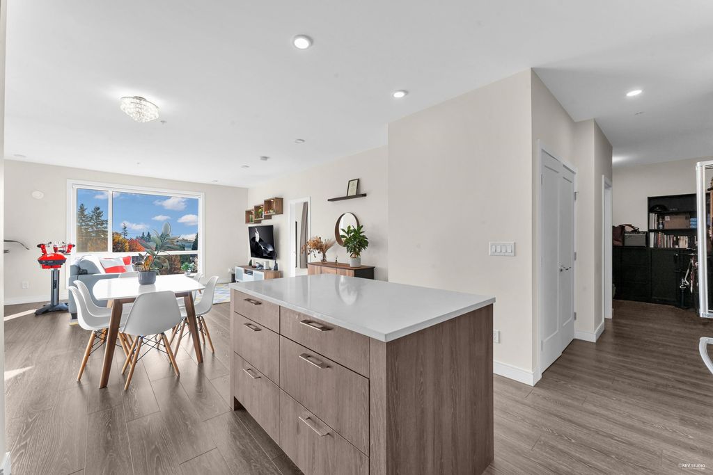 listing image 1107176536488503299