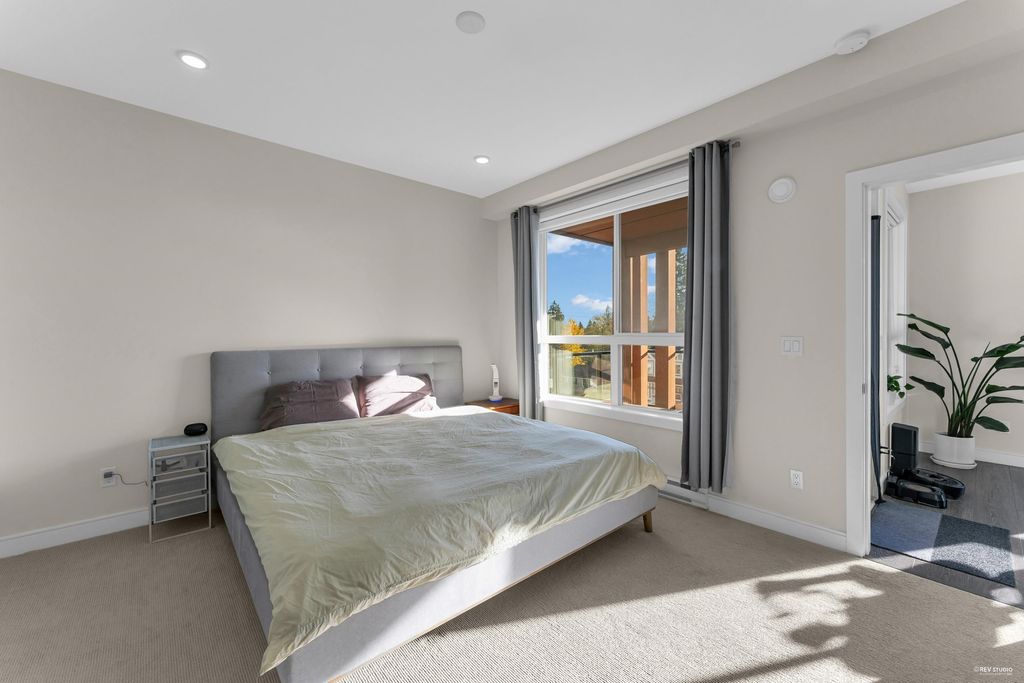 listing image 1109356406558698874