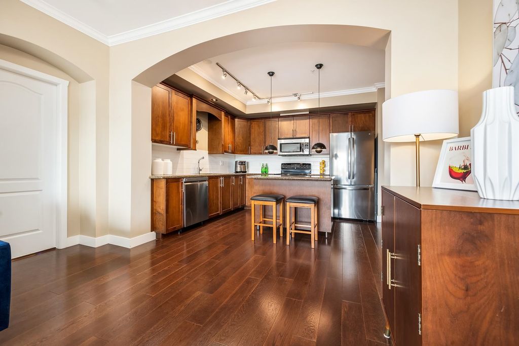 listing image 1102958138219145506