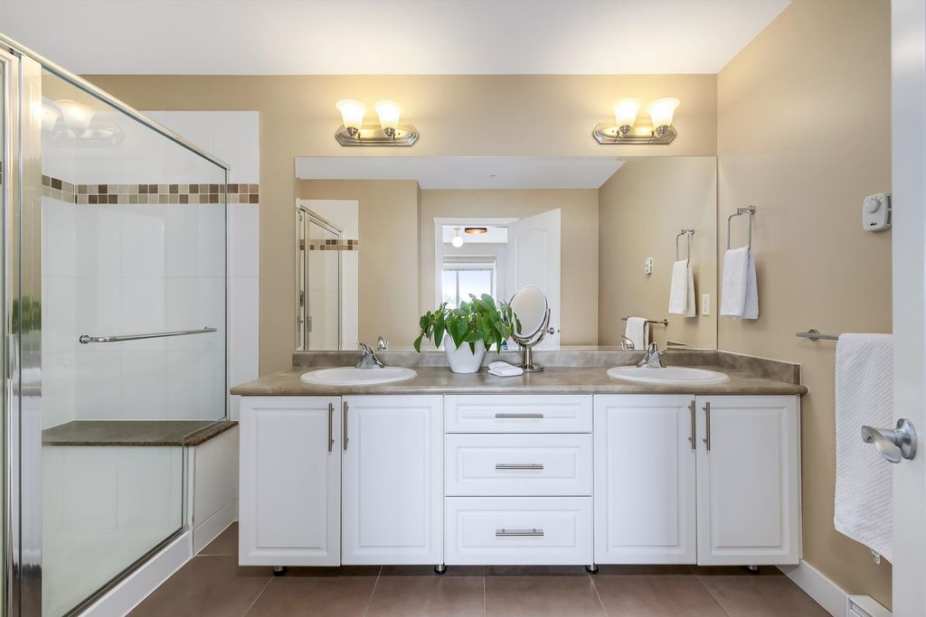 listing image 1106799763352473287