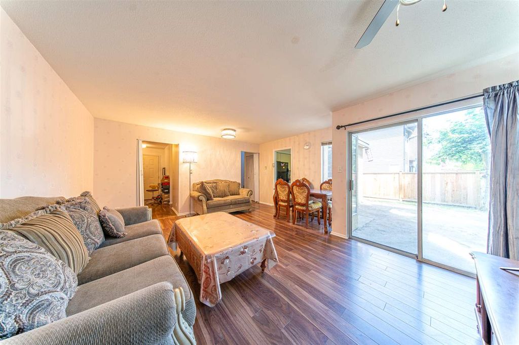 listing image 1109460610376729423