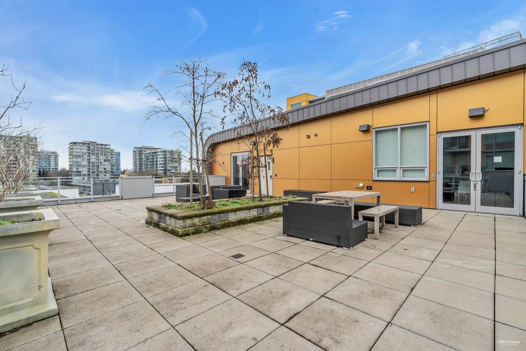 listing image 1105928029803125379
