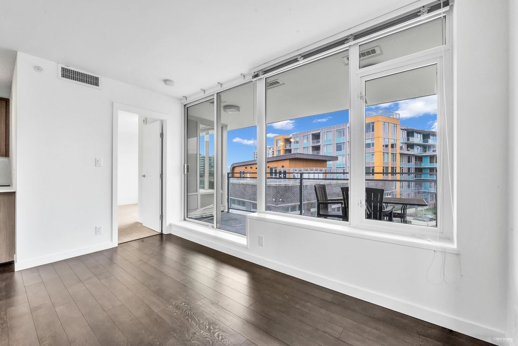 listing image 1102752776429860655