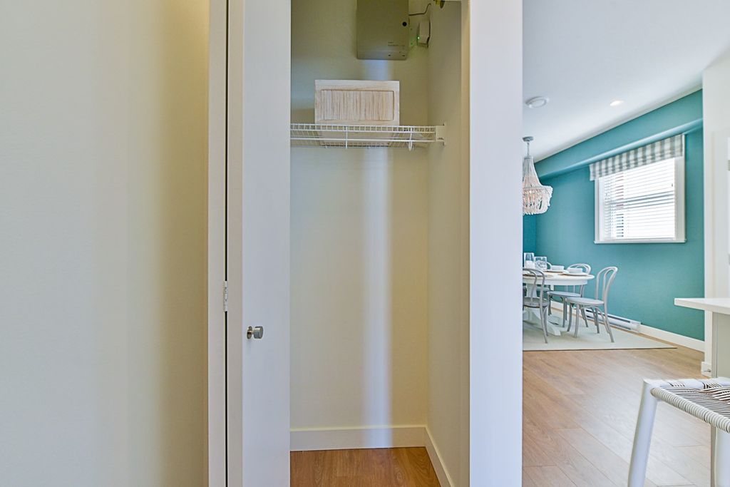 listing image 1100618419708966352