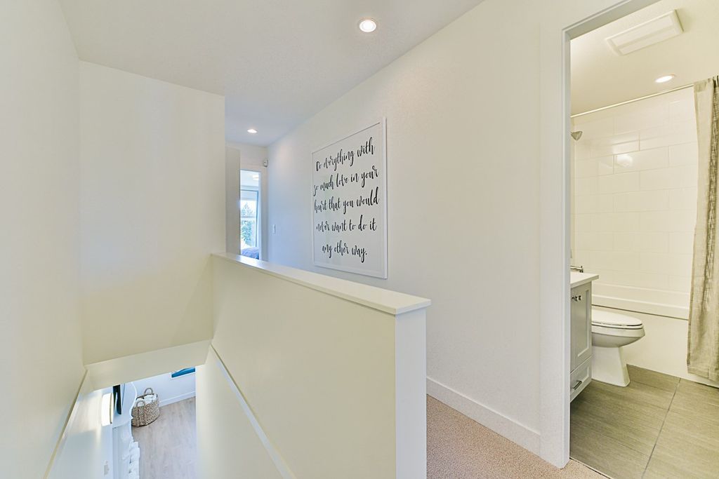 listing image 1105473931854447015