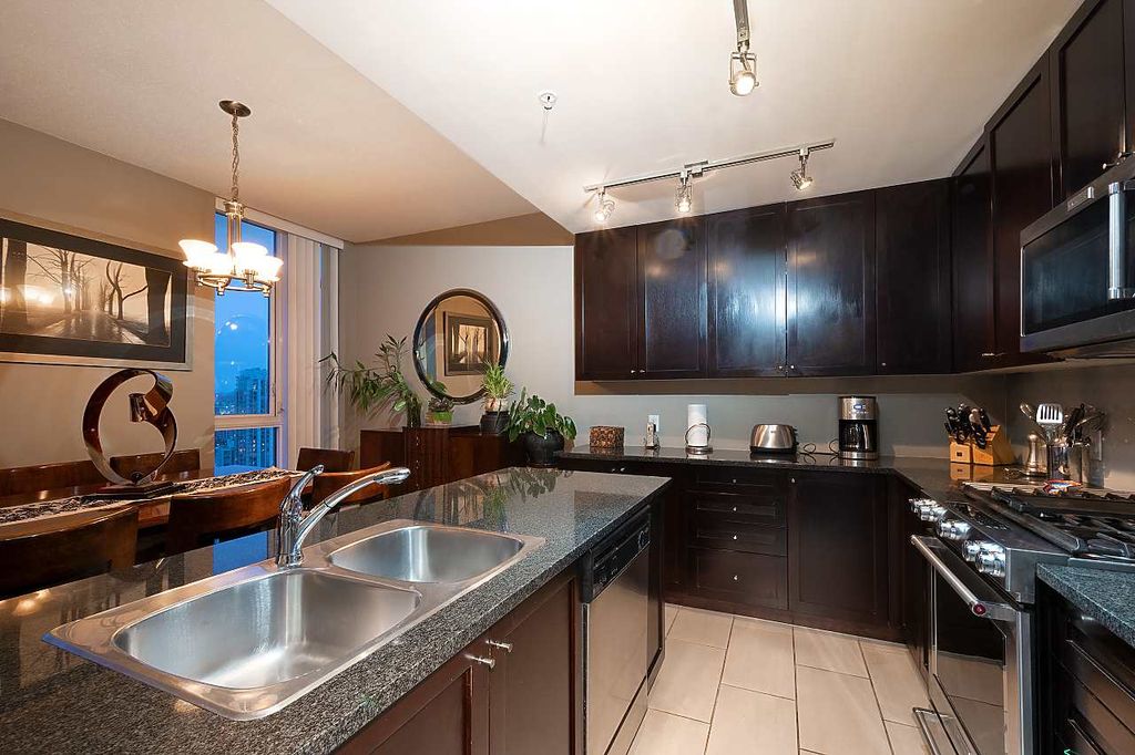 listing image 1102828786062754315