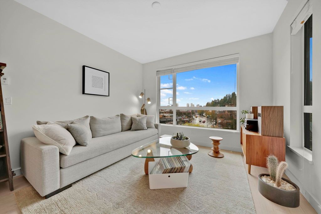 listing image 1102385323237417778