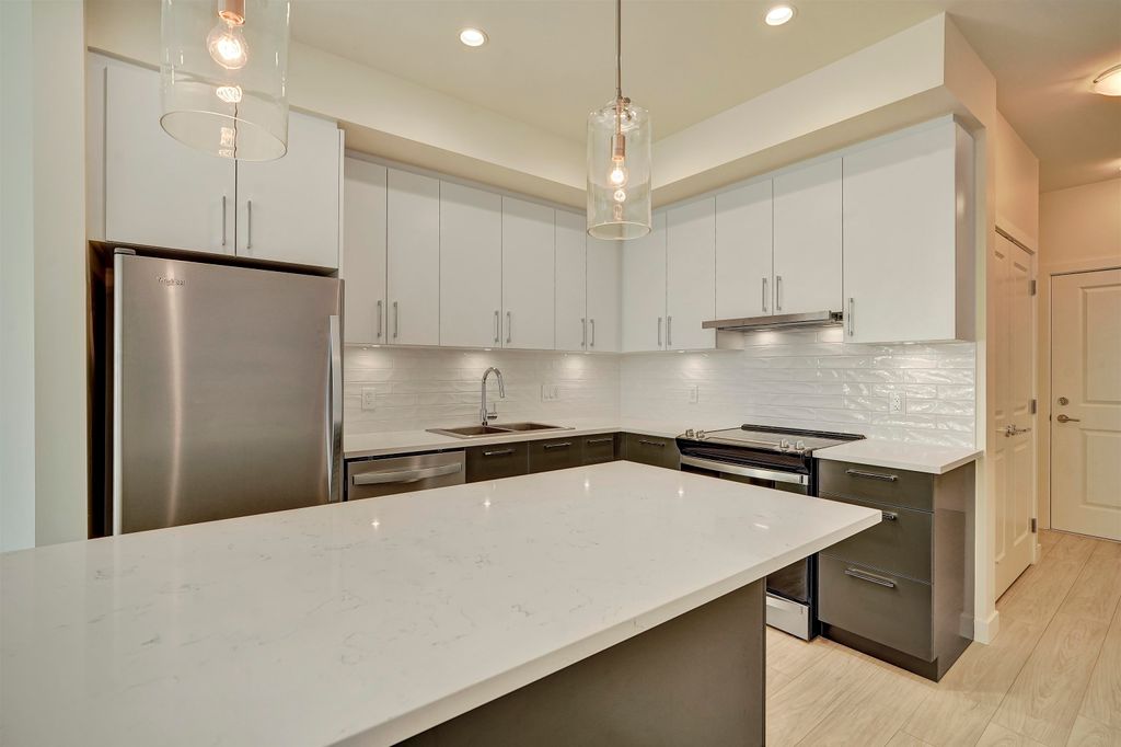 listing image 1100958907092519392